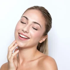Benefits-of-Using-Brightening-Skincare-e1738735844605