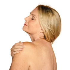 Mature-woman-smiling-hand-on-shoulder (1)